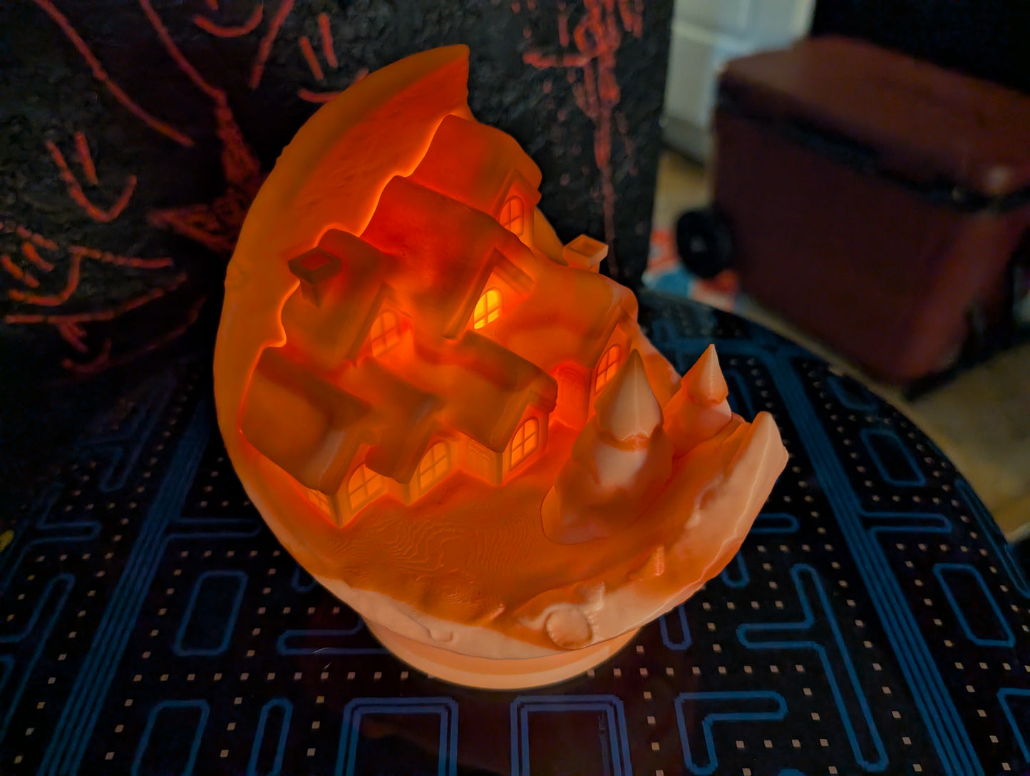 3D-Printed “Christmas on the Moon” Village Lamp